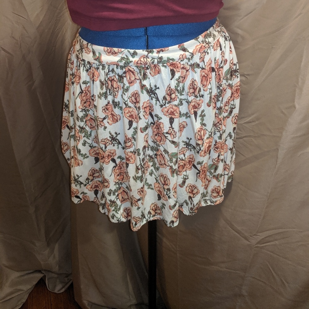 Flowy mini skirt